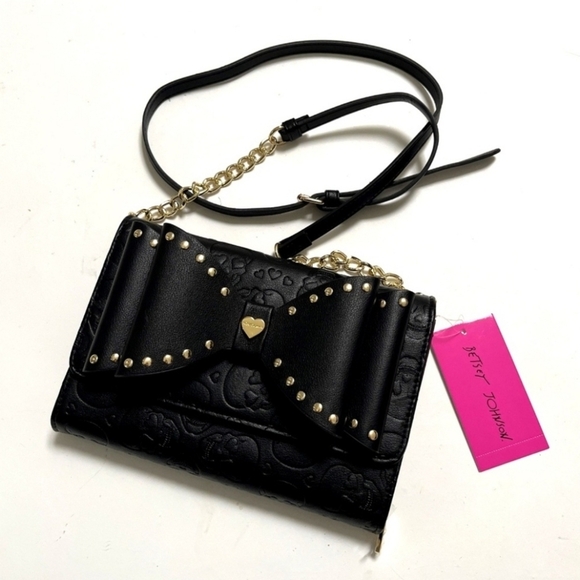 🔹️ Betsey Johnson🔹️ Black and Gold SKULL embossed  Bow-Studded Crossbody - Picture 1 of 8